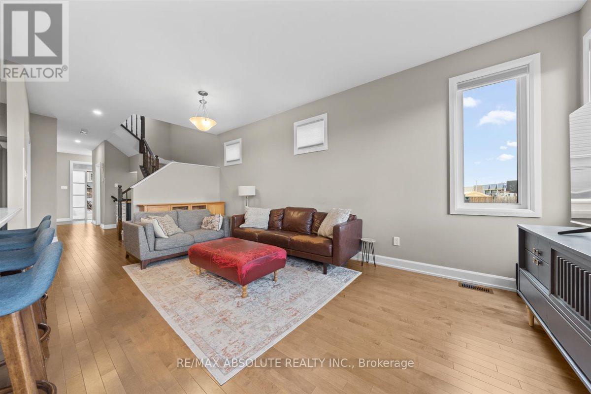 169 Bandelier Way, Ottawa, Ontario  K2S 2J5 - Photo 6 - X12111572