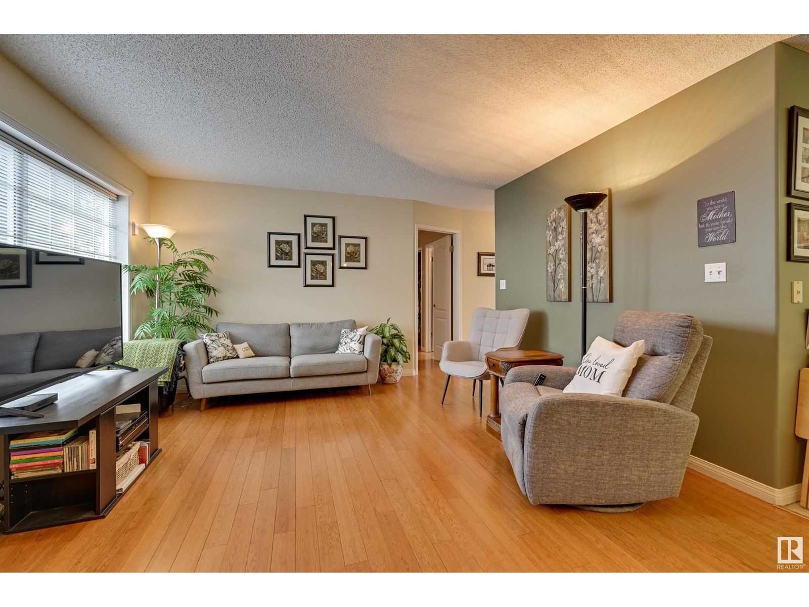 Property at 1013 YOUVILLE DR W NW image 4