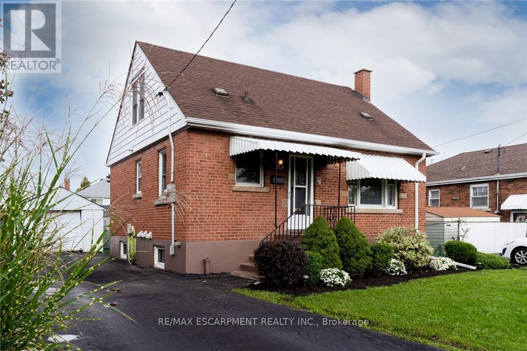 LOWER - 212 EAST 32ND STREET, Hamilton, Ontario