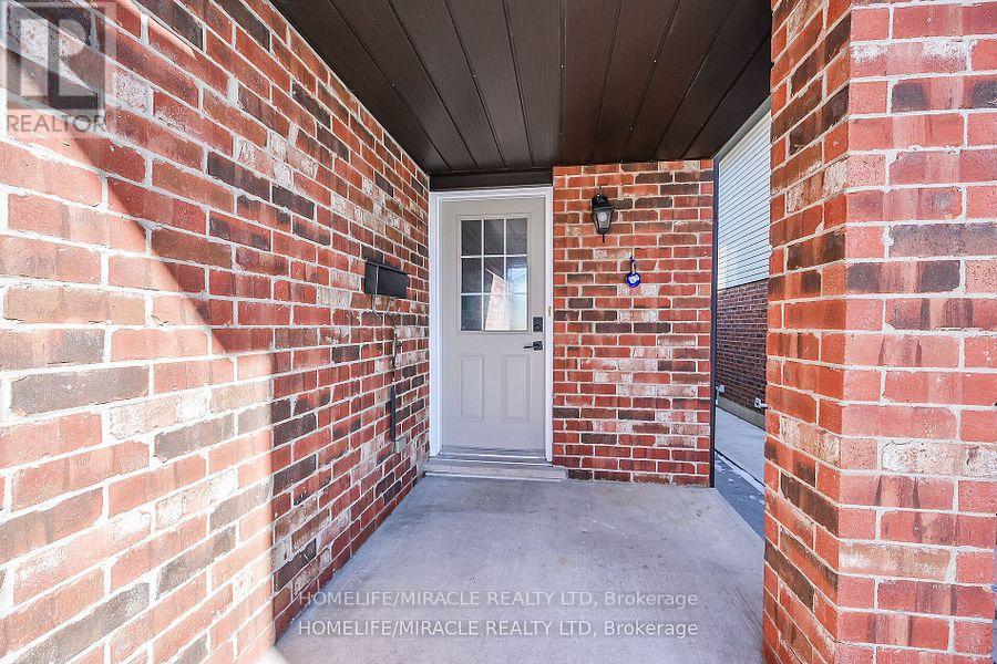 Property at 226 SPRING VALLEY CRESCENT E image 3