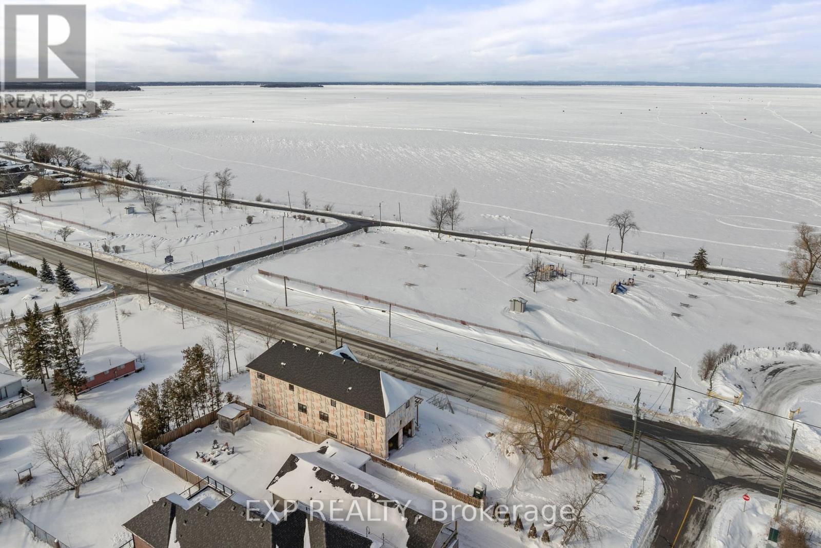 Property at 802 WILLOWVIEW ROAD image 2