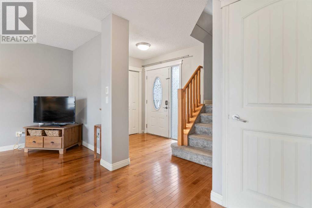 Property at 104 Covehaven Terrace NE image 3