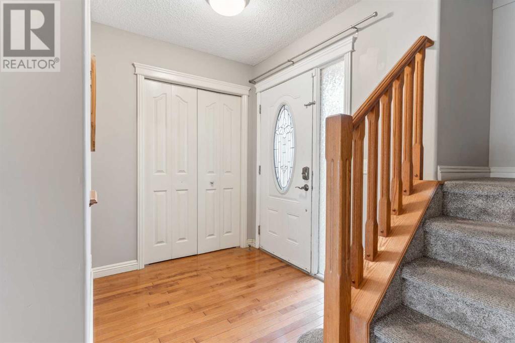 Property at 104 Covehaven Terrace NE image 2