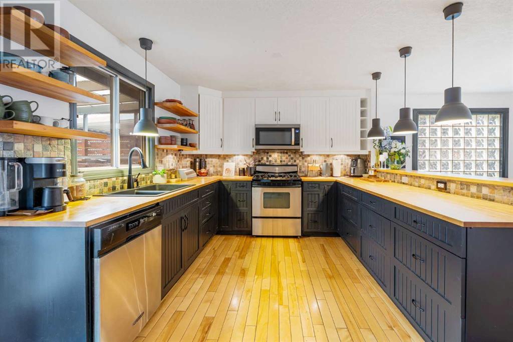 43 Coachwood Place Sw, Calgary, Alberta  T3H 1E1 - Photo 12 - A2207383