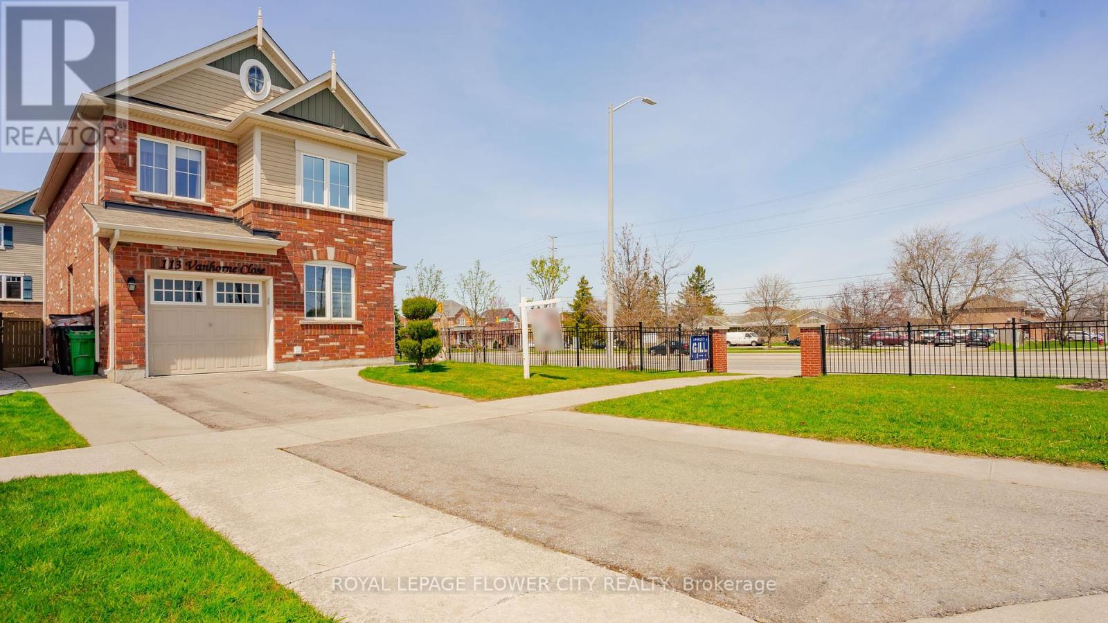 113 Vanhorne Close, Brampton, Ontario  L7A 0E9 - Photo 2 - W12107218