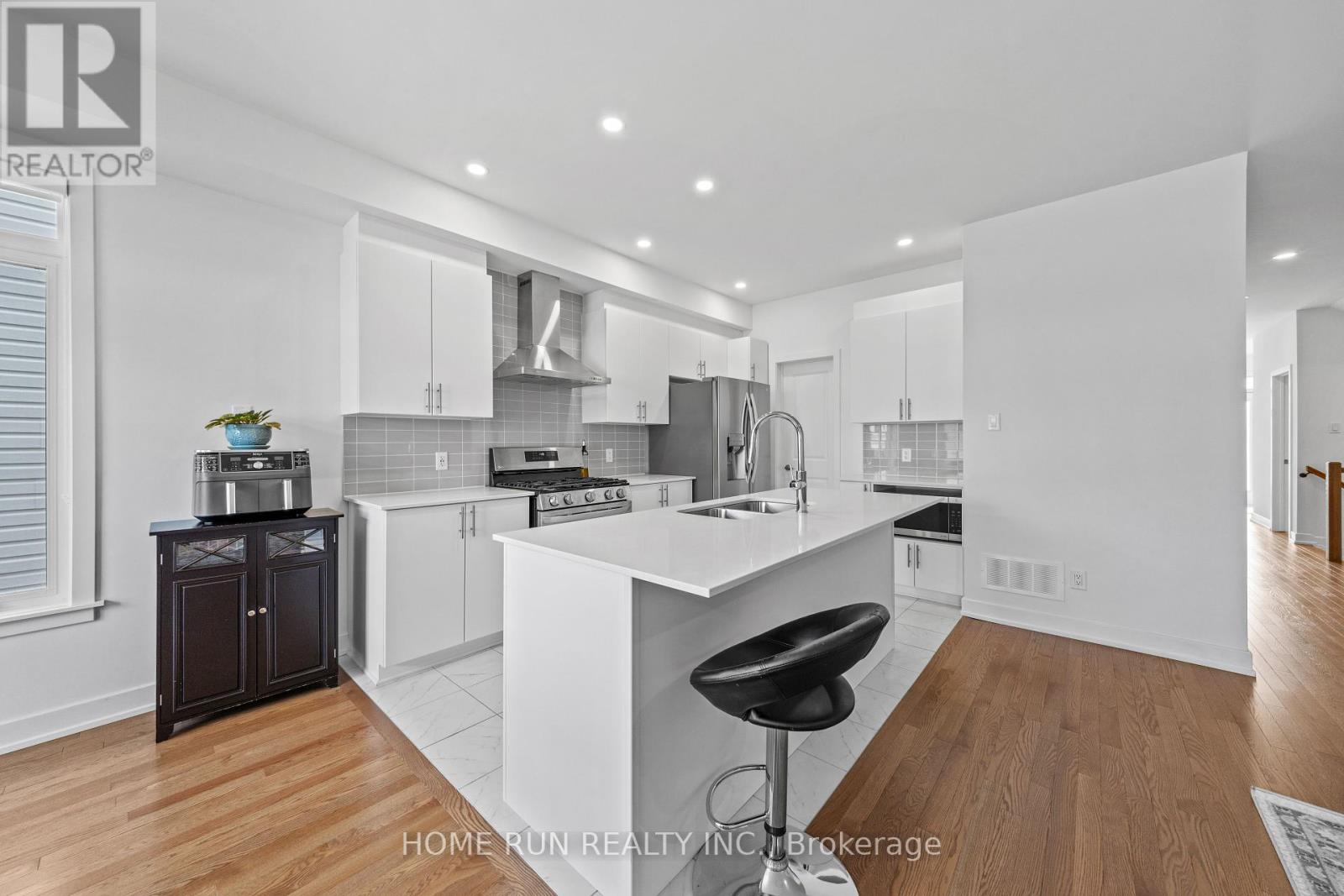 909 Beckton Heights, Ottawa, Ontario  K2S 2X5 - Photo 15 - X12111639