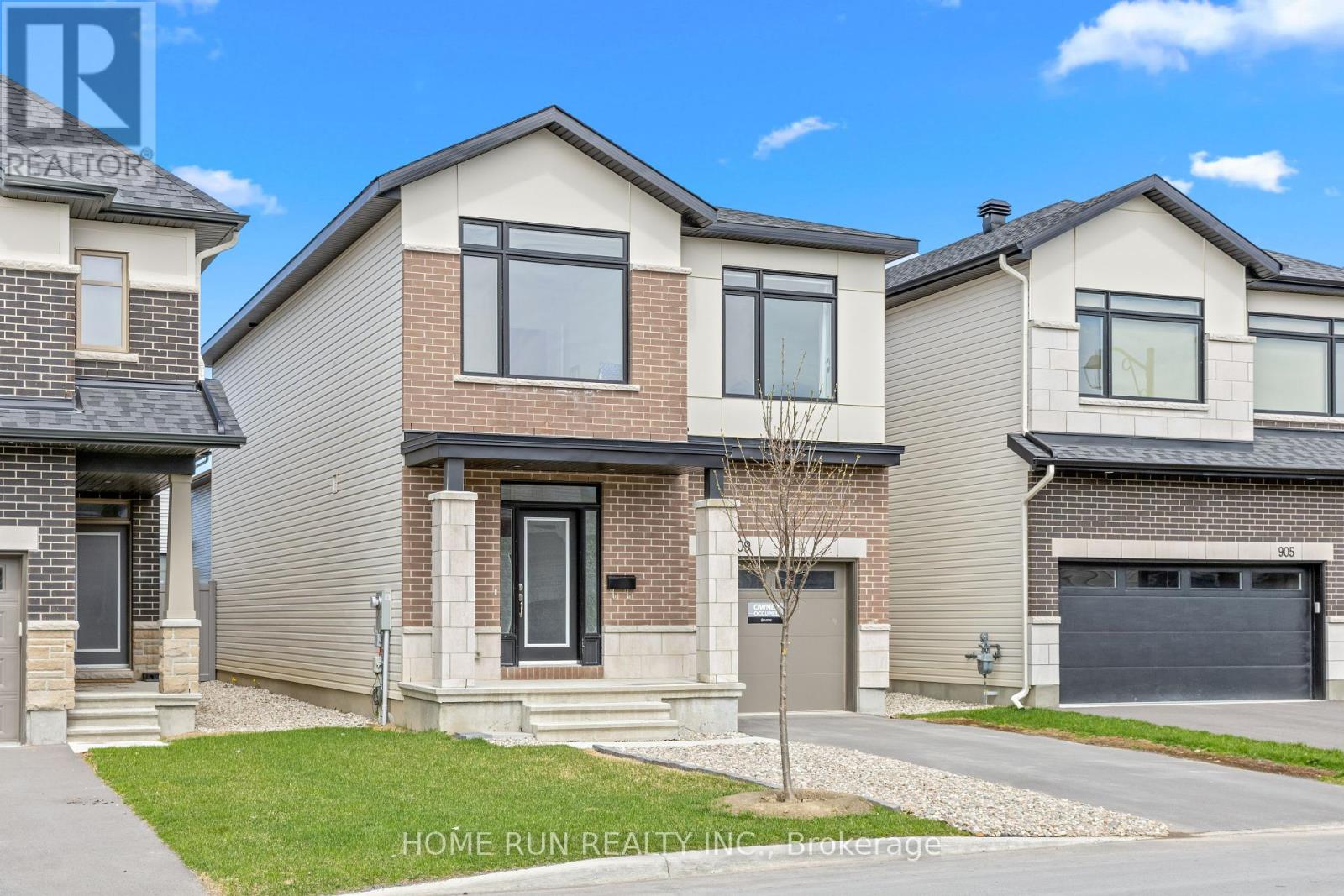 909 Beckton Heights, Ottawa, Ontario  K2S 2X5 - Photo 2 - X12111639