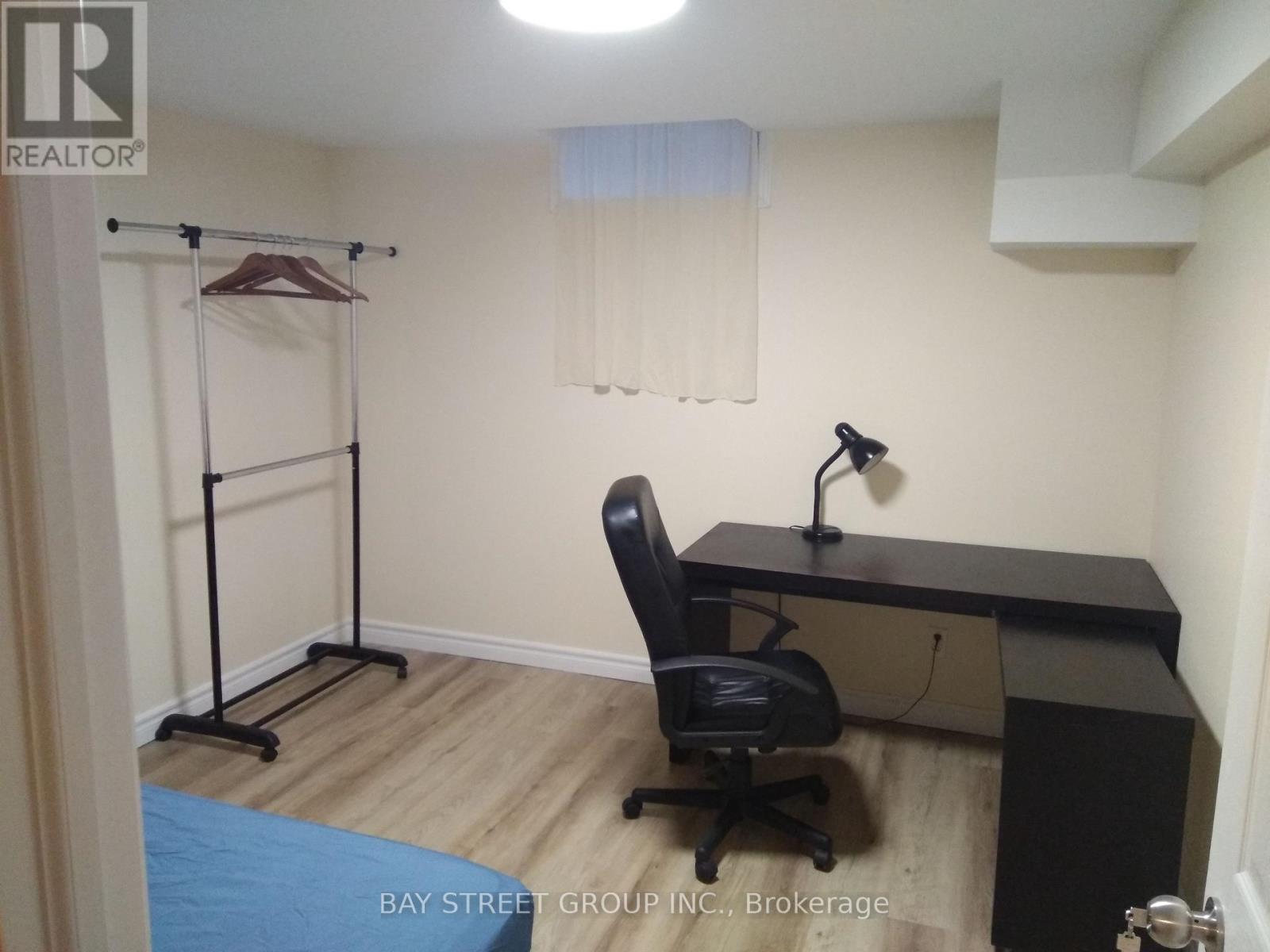 Bsmt - 141 Surbray Grove, Mississauga, Ontario  L5B 2E2 - Photo 10 - W12111620