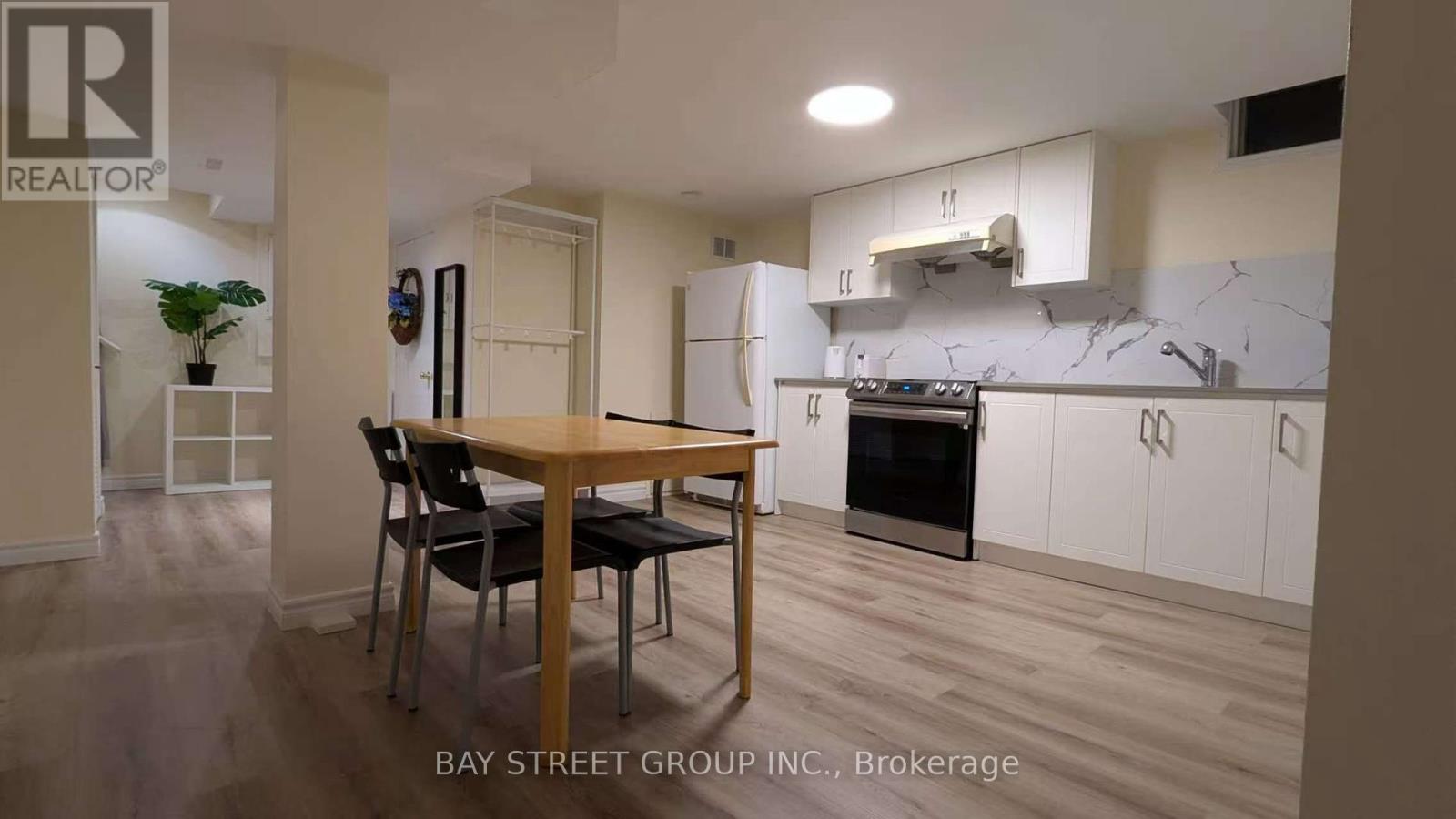 Bsmt - 141 Surbray Grove, Mississauga, Ontario  L5B 2E2 - Photo 6 - W12111620