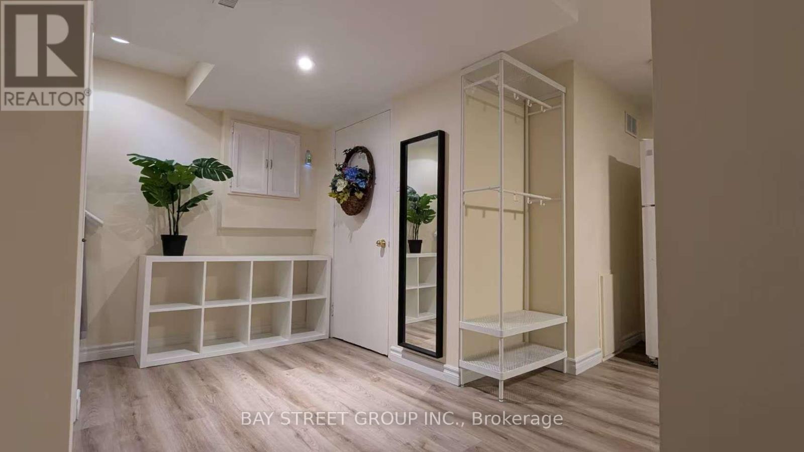 Bsmt - 141 Surbray Grove, Mississauga, Ontario  L5B 2E2 - Photo 8 - W12111620