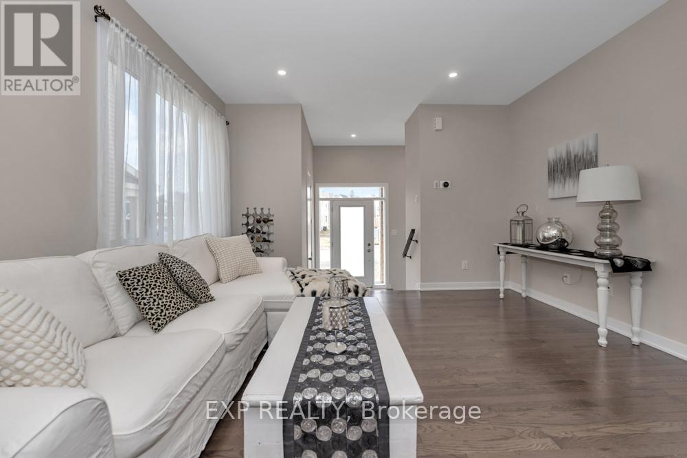 279 Falsetto Street, Ottawa, Ontario  K1W 0S4 - Photo 9 - X12079760