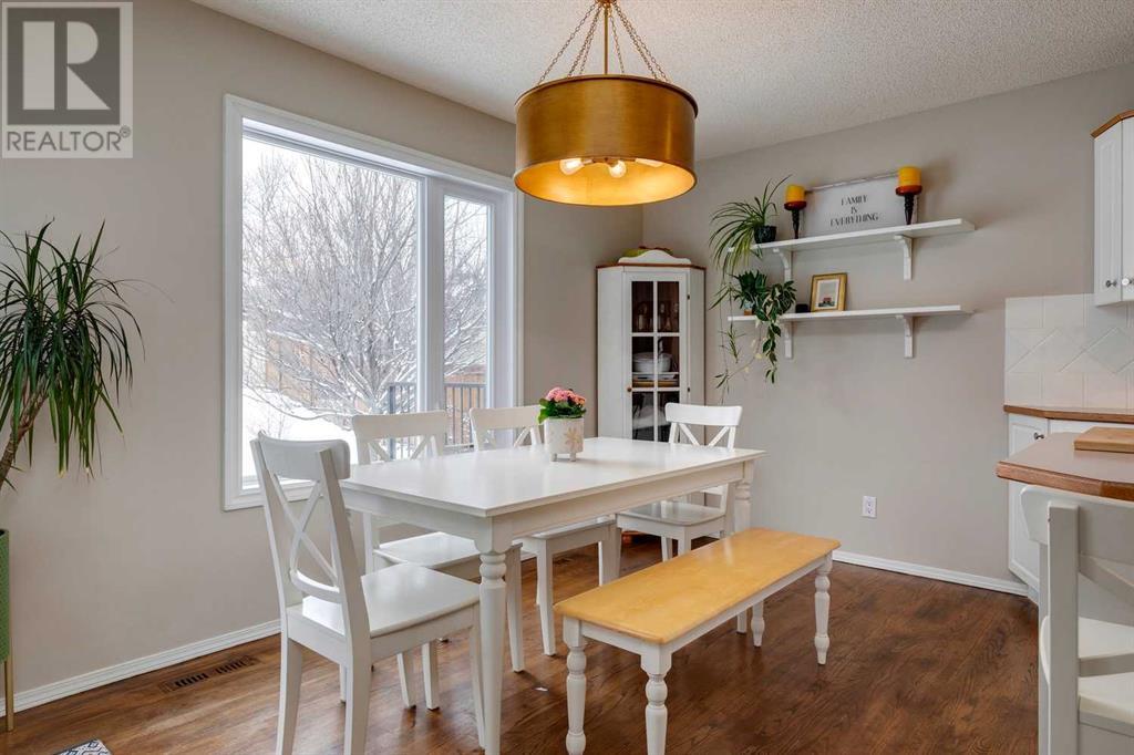 252 Douglas Ridge Green Se, Calgary, Alberta  T2Z 3A7 - Photo 7 - A2212467