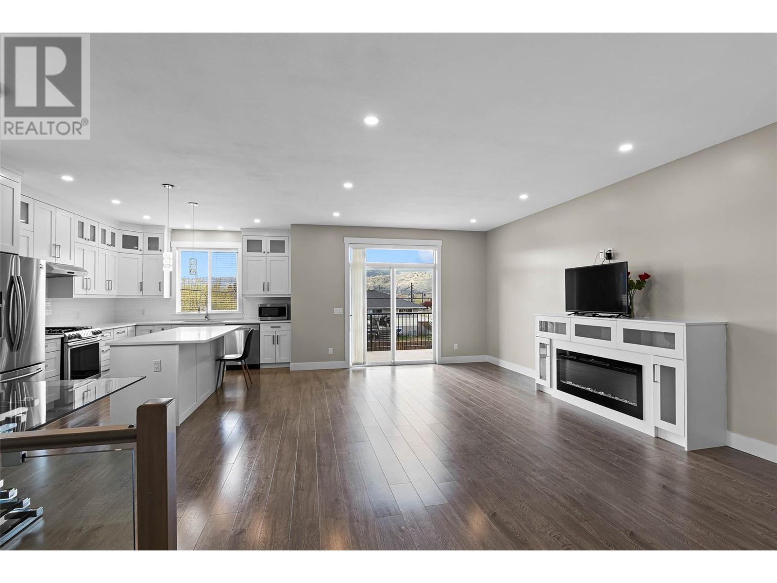 Property at 967 LETHBRIDGE Avenue image 5
