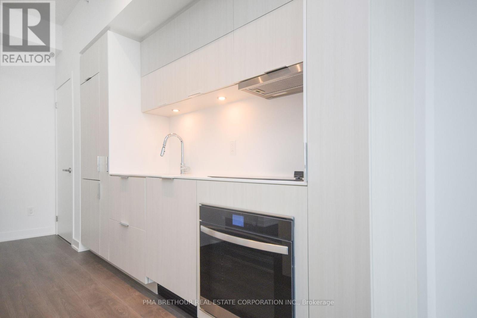 1906 - 370 Martha Street, Burlington (Brant), Ontario  L7R 0G9 - Photo 8 - W12111689