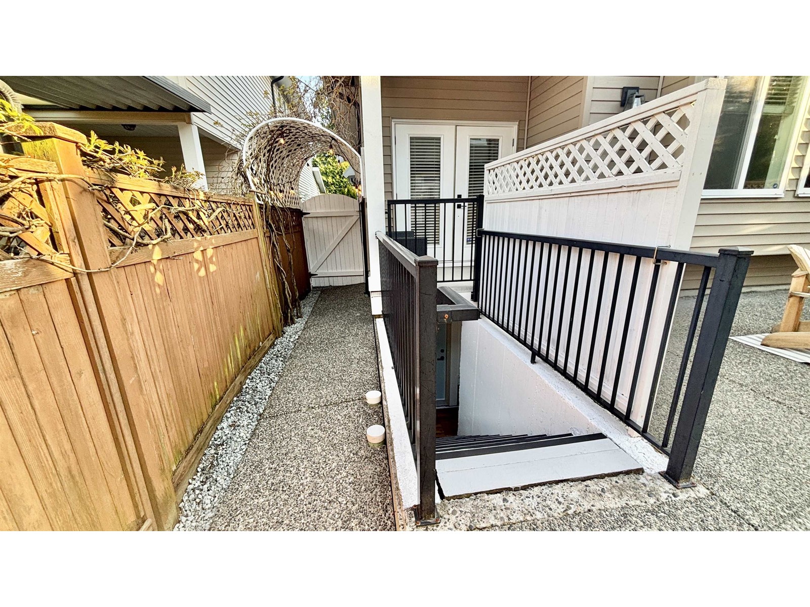 15415 Thrift Avenue, White Rock, British Columbia  V4B 2L8 - Photo 28 - R2981045