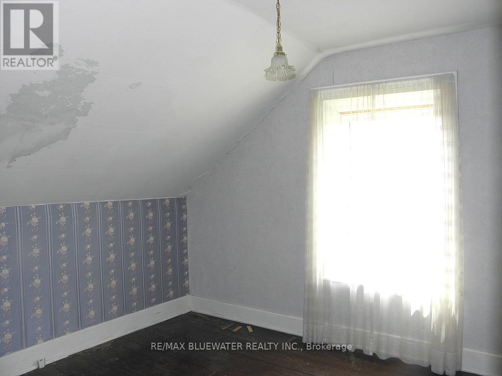 54 Allen Street, Lambton Shores, Ontario N0M 2N0 - Photo 22 - X12111710