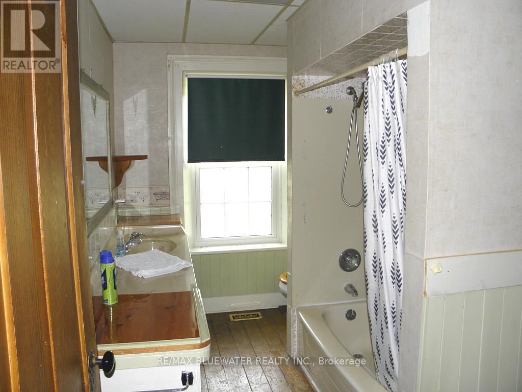 54 Allen Street, Lambton Shores, Ontario N0M 2N0 - Photo 24 - X12111710