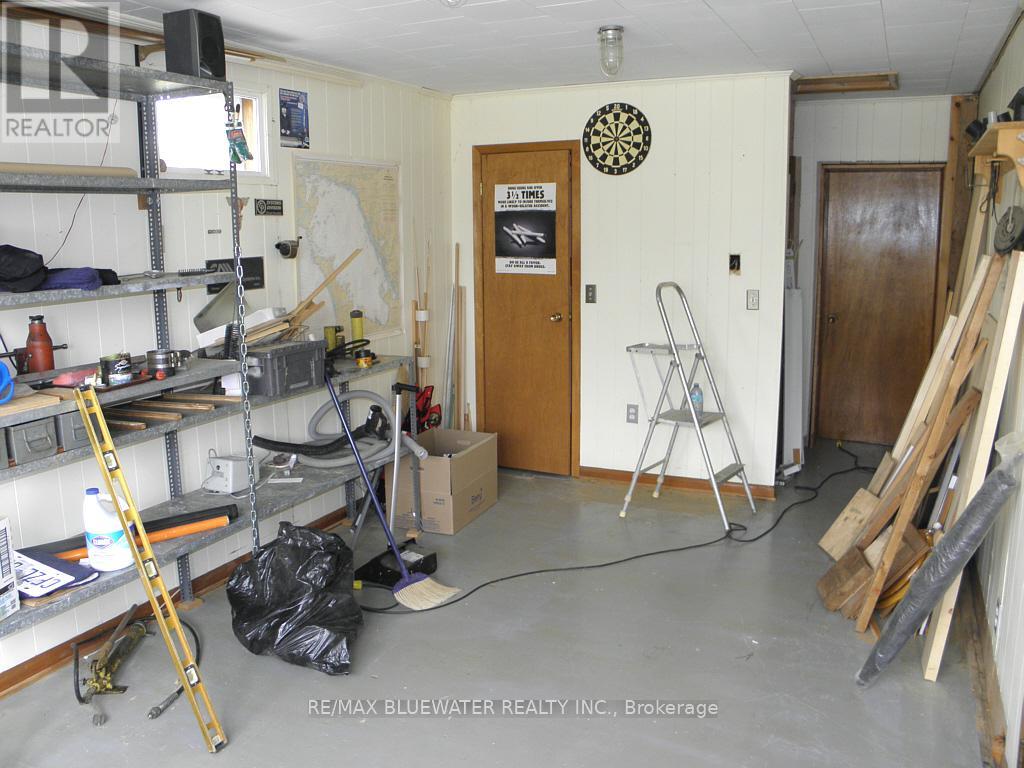 54 Allen Street, Lambton Shores, Ontario N0M 2N0 - Photo 26 - X12111710