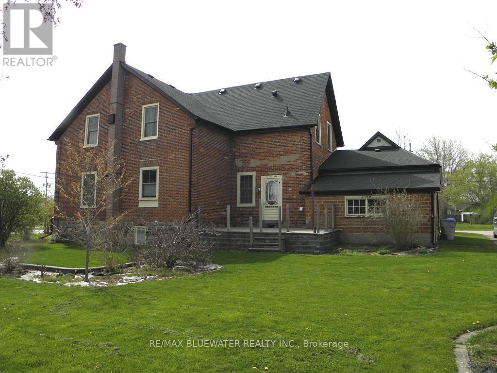 54 Allen Street, Lambton Shores, Ontario N0M 2N0 - Photo 5 - X12111710