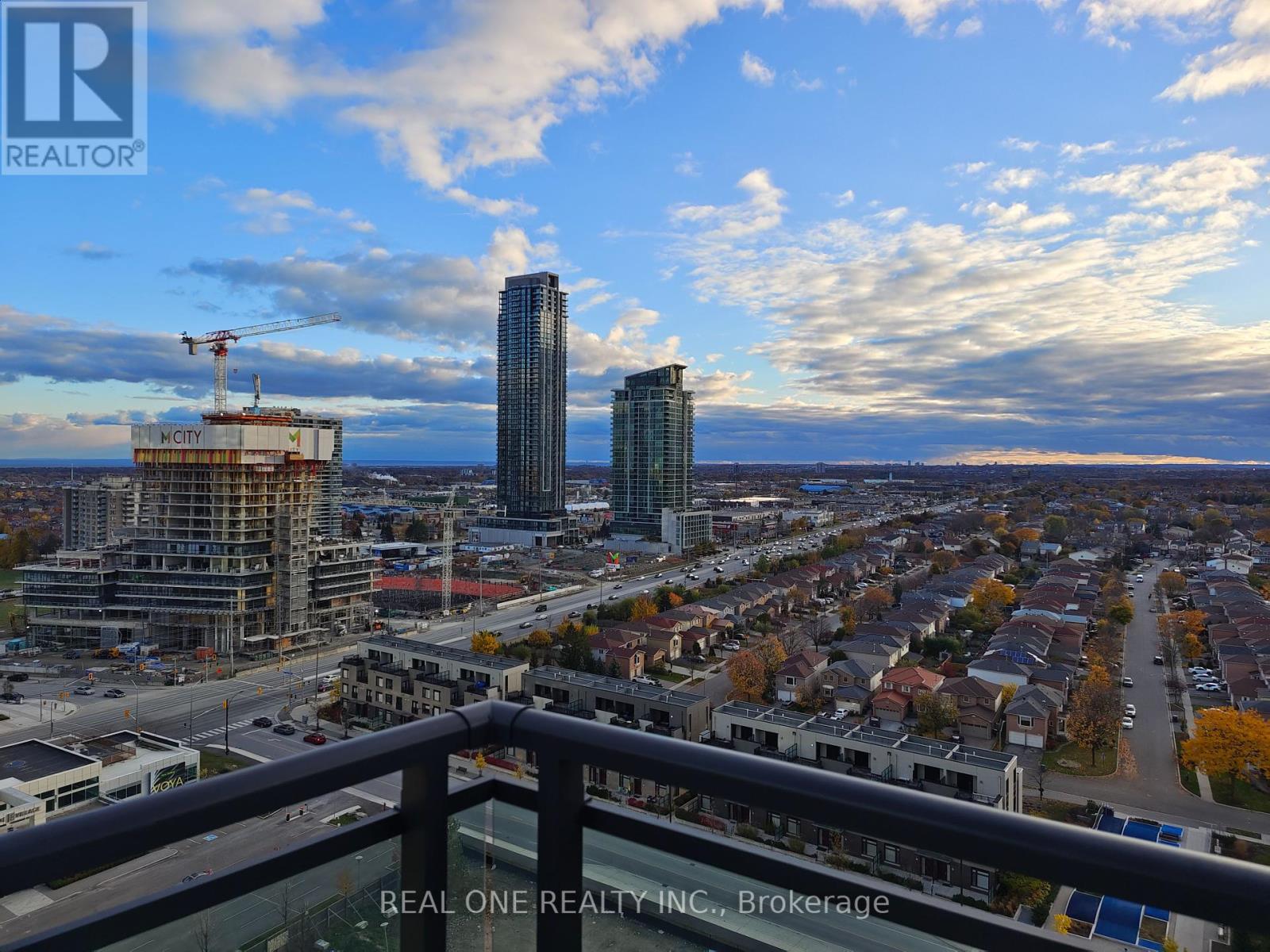 1604 - 4065 Brickstone Mews, Mississauga, Ontario  L5B 0G3 - Photo 10 - W12111707