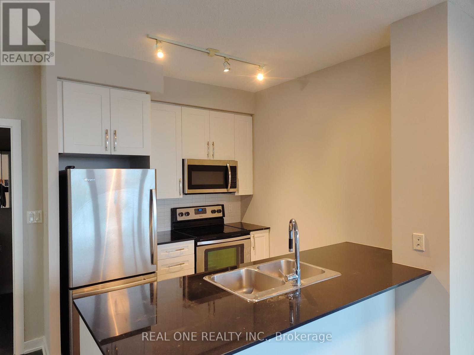 1604 - 4065 Brickstone Mews, Mississauga, Ontario  L5B 0G3 - Photo 8 - W12111707
