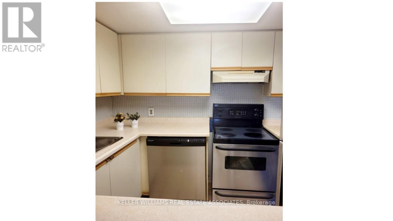 404 - 25 Agnes Street N, Mississauga, Ontario  L5B 3X7 - Photo 11 - W12111714