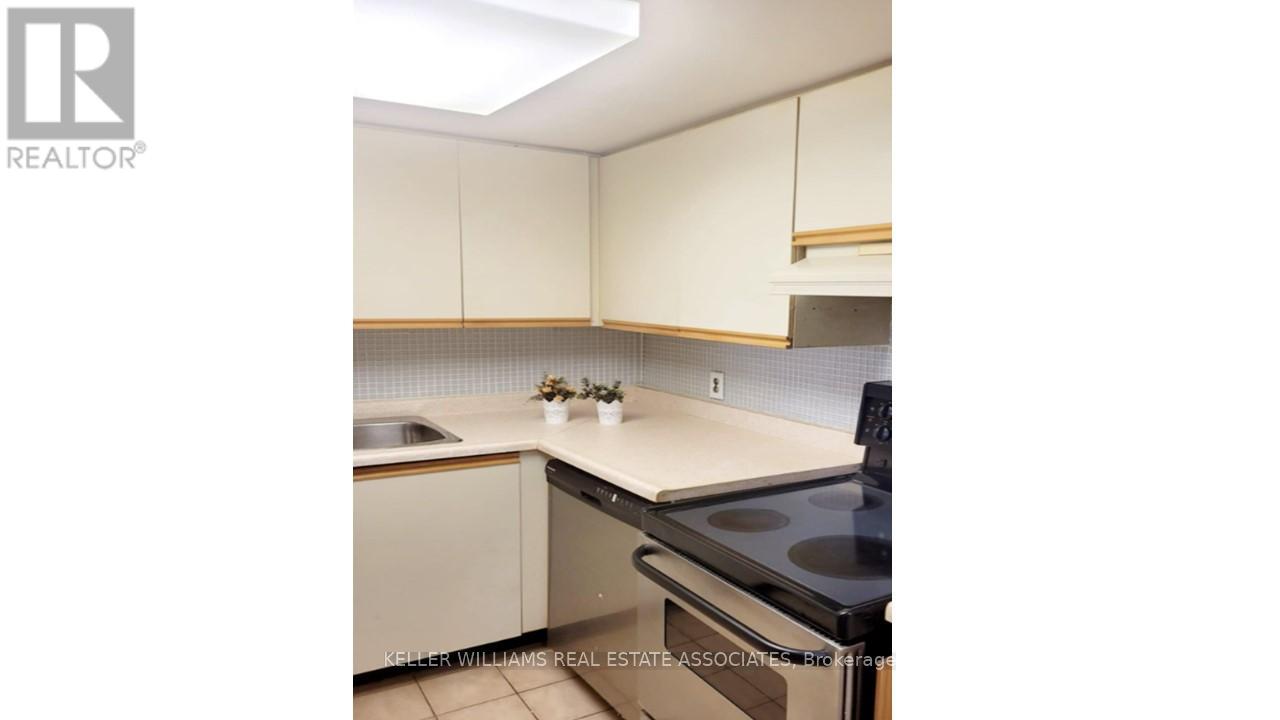 404 - 25 Agnes Street N, Mississauga, Ontario  L5B 3X7 - Photo 13 - W12111714