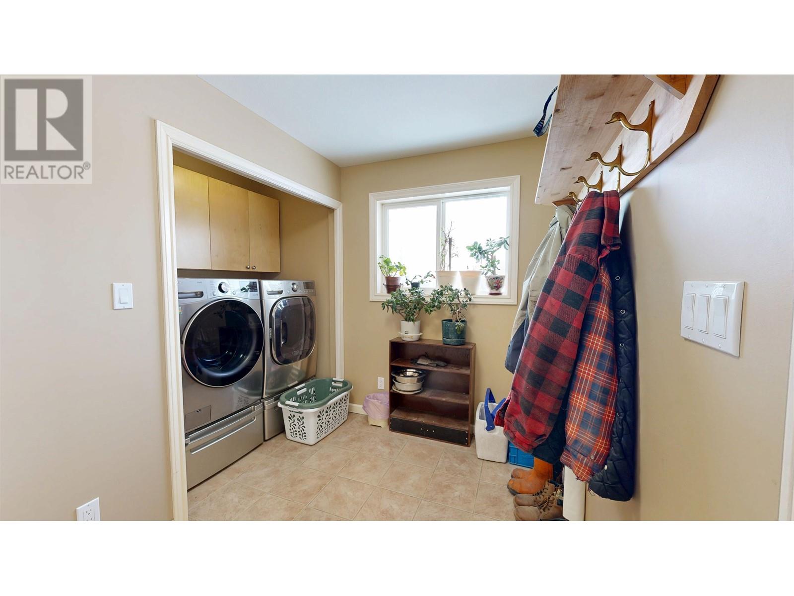 6691 Cariboo 97 Highway, 100 Mile House, British Columbia  V0K 2E2 - Photo 29 - R2977718