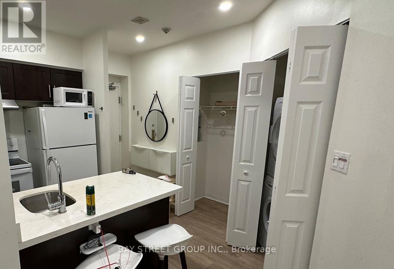 409 - 25 Grenville Street, Toronto, Ontario  M4Y 2X5 - Photo 2 - C12111719