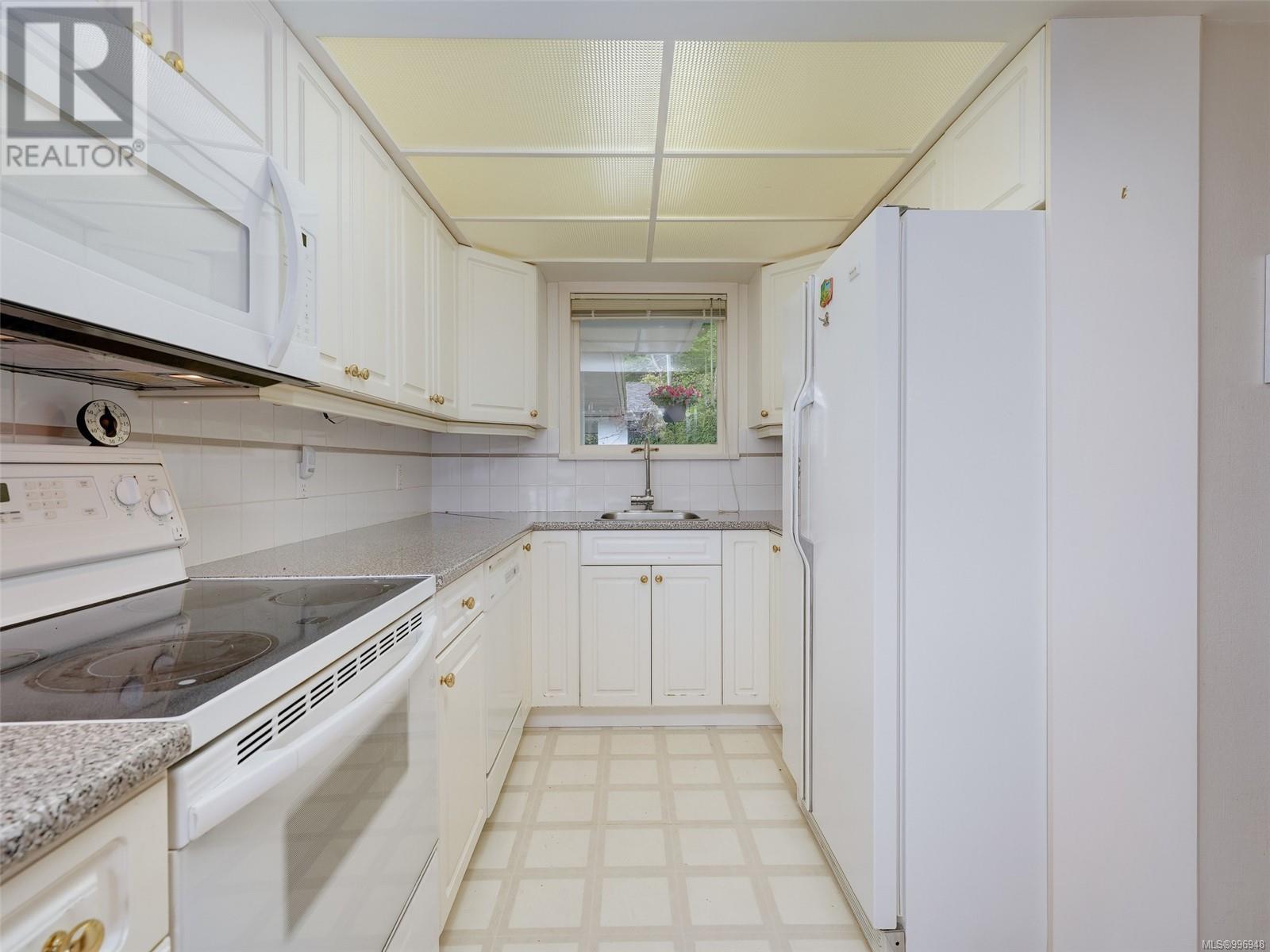 4943 Lochside Dr, Saanich, British Columbia  V8Y 2E6 - Photo 11 - 996948