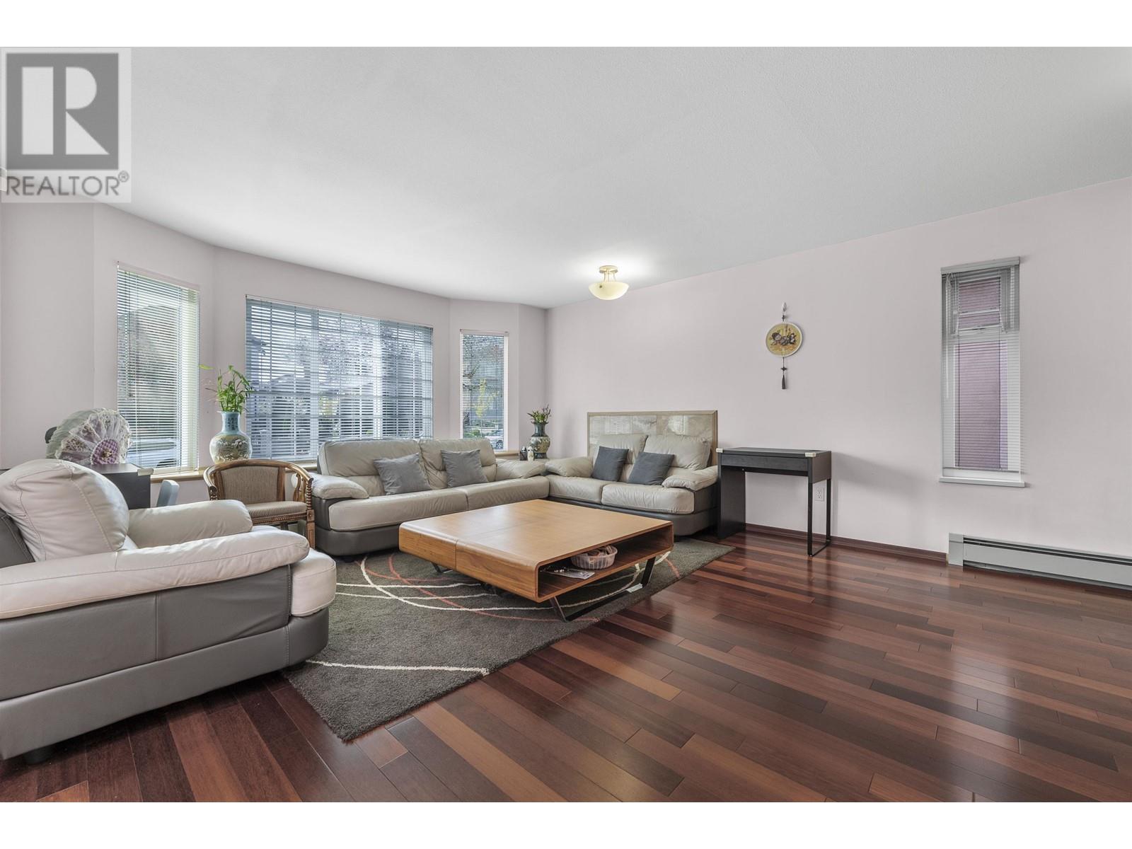 8056 Montcalm Street, Vancouver, British Columbia  V6P 4P5 - Photo 2 - R2994936