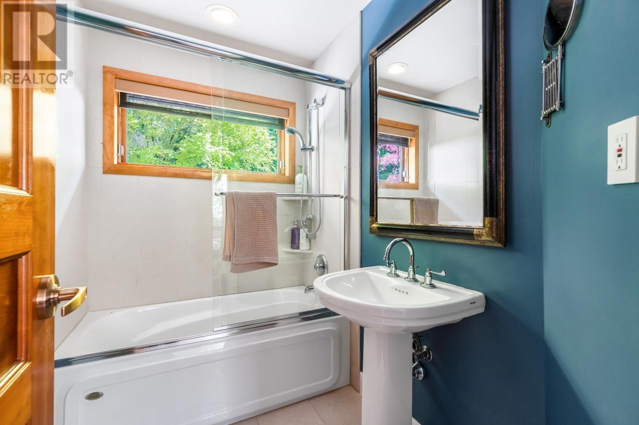 1626 Pinecrest Drive, West Vancouver, British Columbia  V7S 3H3 - Photo 24 - R2995997
