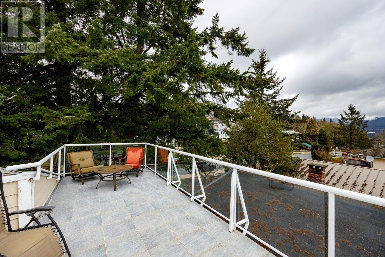 26 N Stratford Avenue, Burnaby, British Columbia  V5B 1K9 - Photo 5 - R2978820