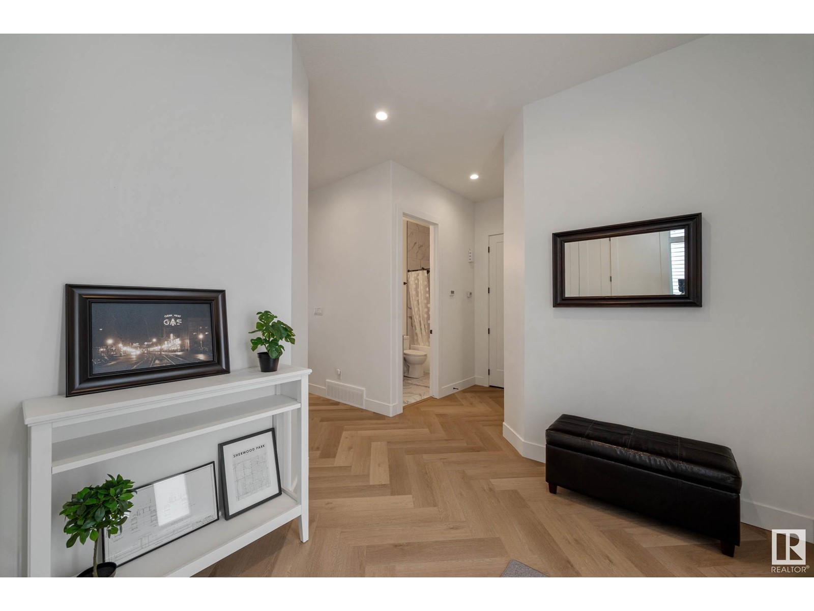 Property at 5 Holt CV image 3