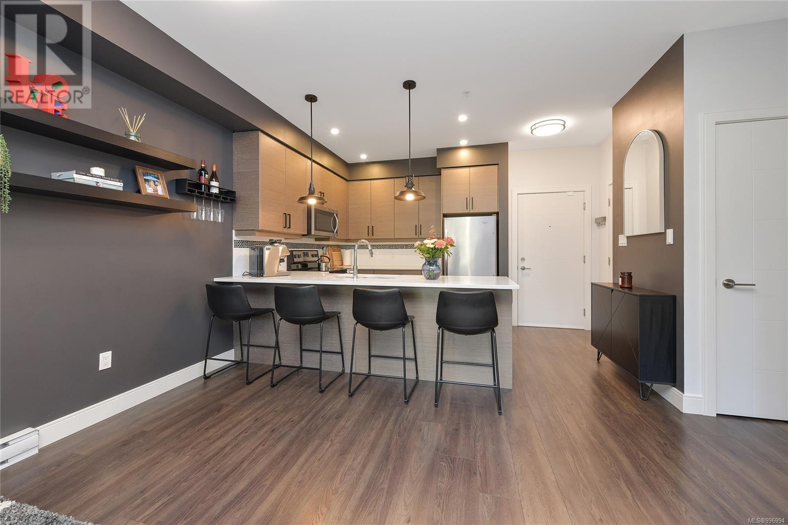 302 7111 West Saanich Rd, Central Saanich, British Columbia  V8M 1P7 - Photo 11 - 996994