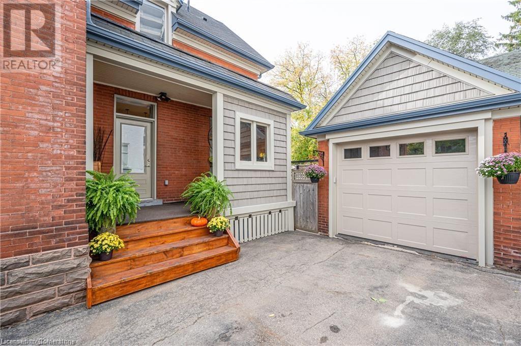 Property at 350 QUEEN Street S image 2