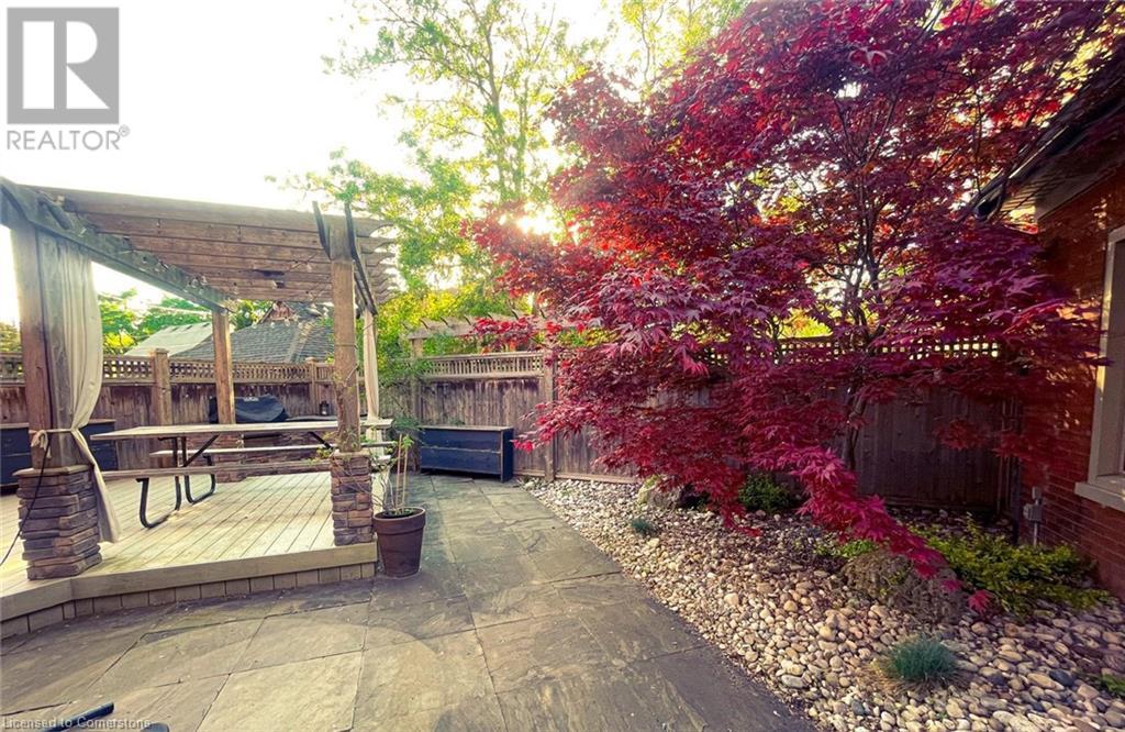 Property at 350 QUEEN Street S image 3