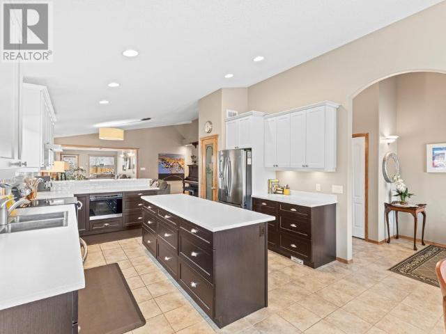 Property at 3 DORA CRESCENT image 4
