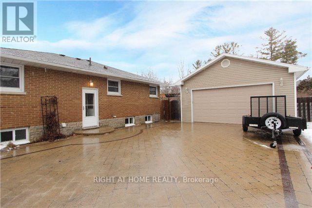 132 Winchester Road E, Whitby, Ontario  L1M 1X2 - Photo 3 - E12111822