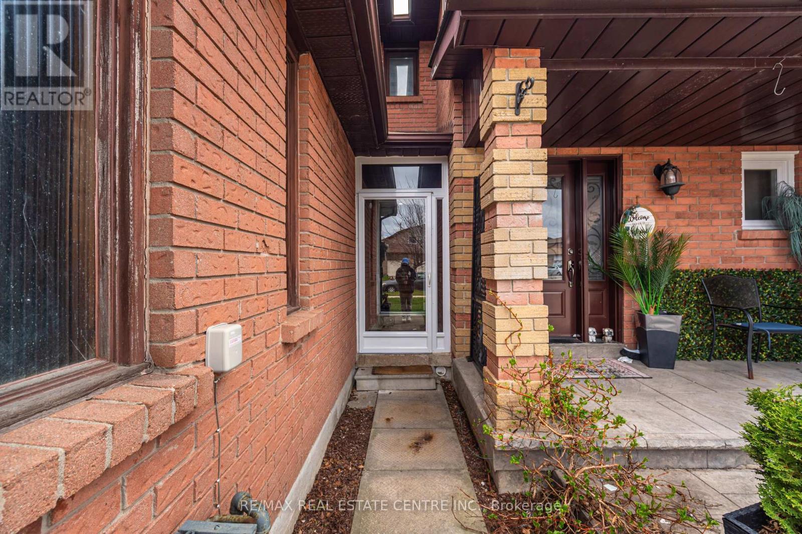 Property at 27 WOODSEND RUN image 5