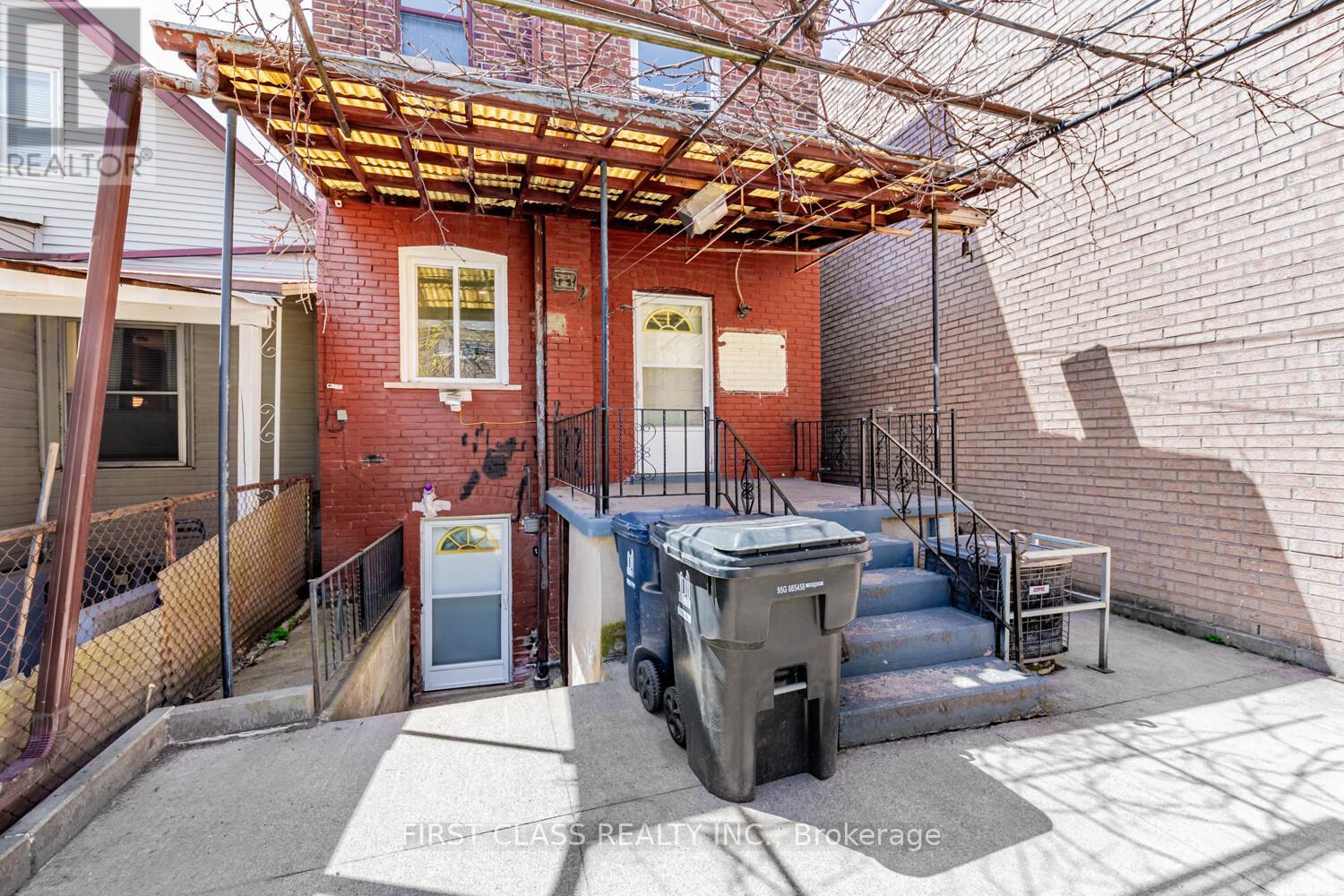 1113 Dufferin Street, Toronto, Ontario  M6H 4B5 - Photo 31 - W12111759