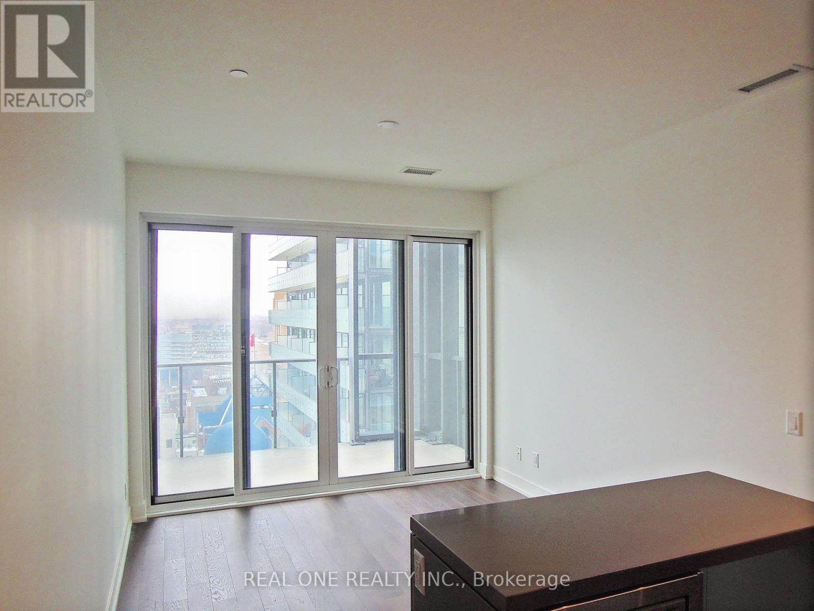 2812 - 7 Grenville Street, Toronto (Bay Street Corridor), Ontario  M4Y 0E9 - Photo 8 - C12111783