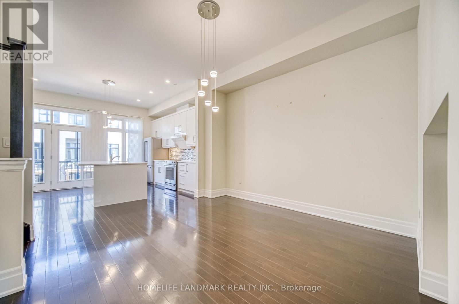 18 Golden Trail, Vaughan (Patterson), Ontario  L6A 5A1 - Photo 5 - N12111812