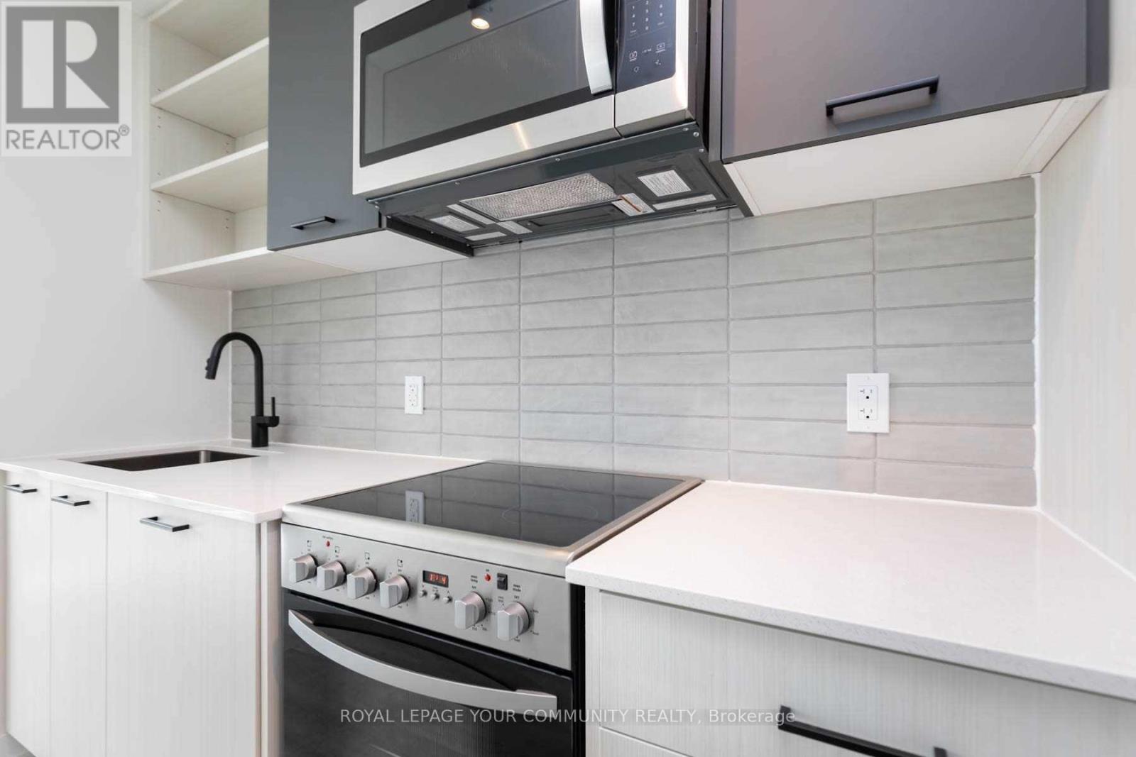805 - 2300 St Clair Avenue W, Toronto, Ontario  M6N 0B3 - Photo 13 - W12111775