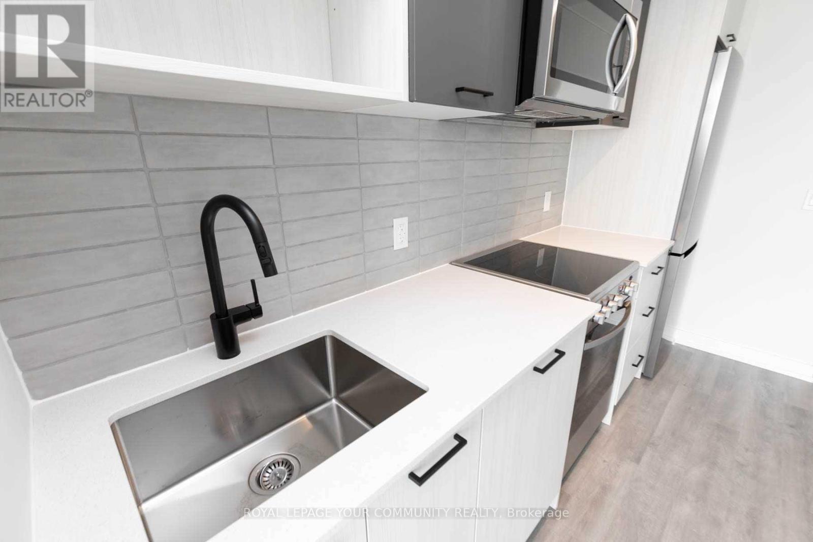 805 - 2300 St Clair Avenue W, Toronto, Ontario  M6N 0B3 - Photo 15 - W12111775