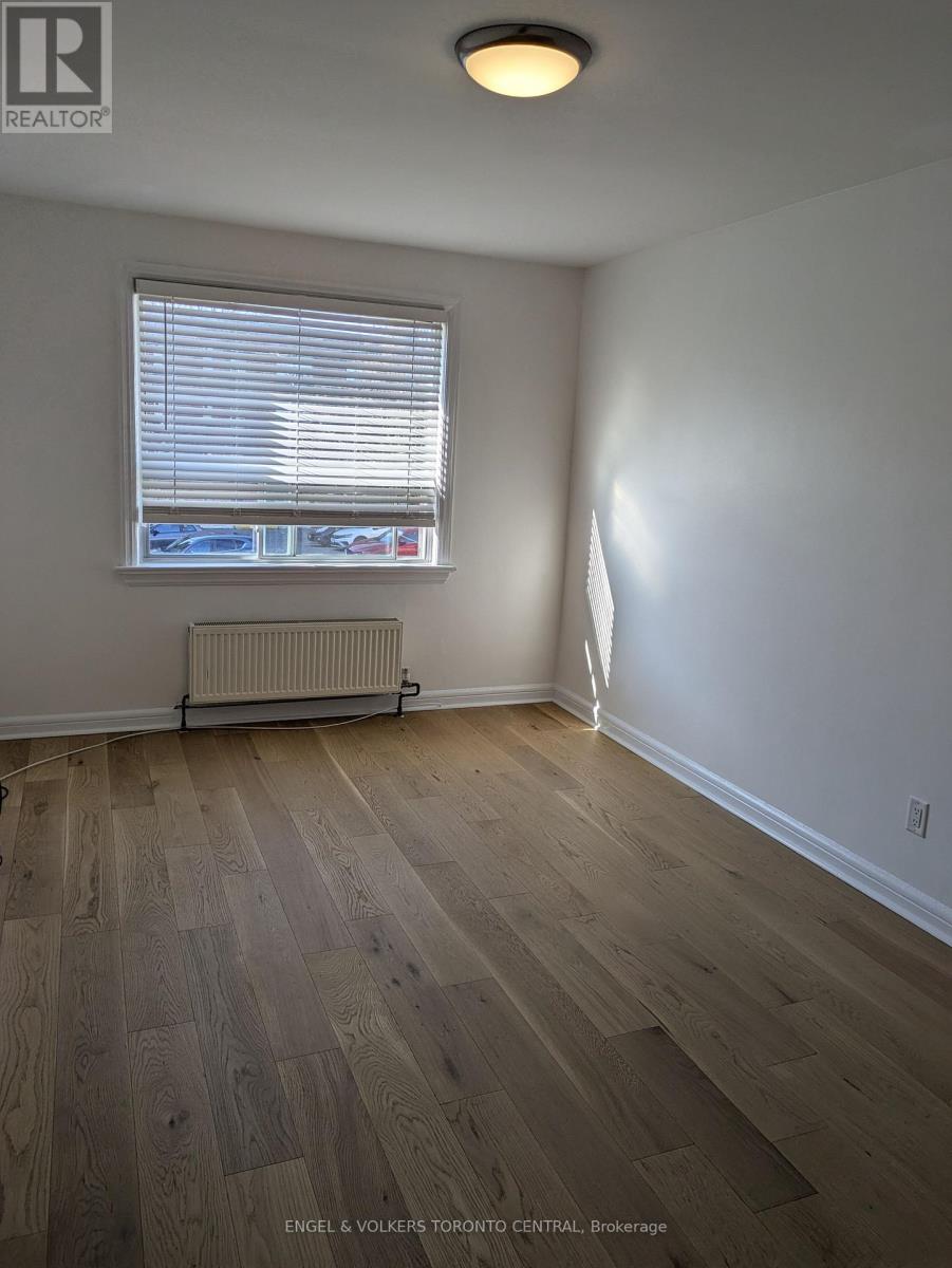 6 - 20 Norris Crescent, Toronto, Ontario  M8V 1S2 - Photo 4 - W12111794