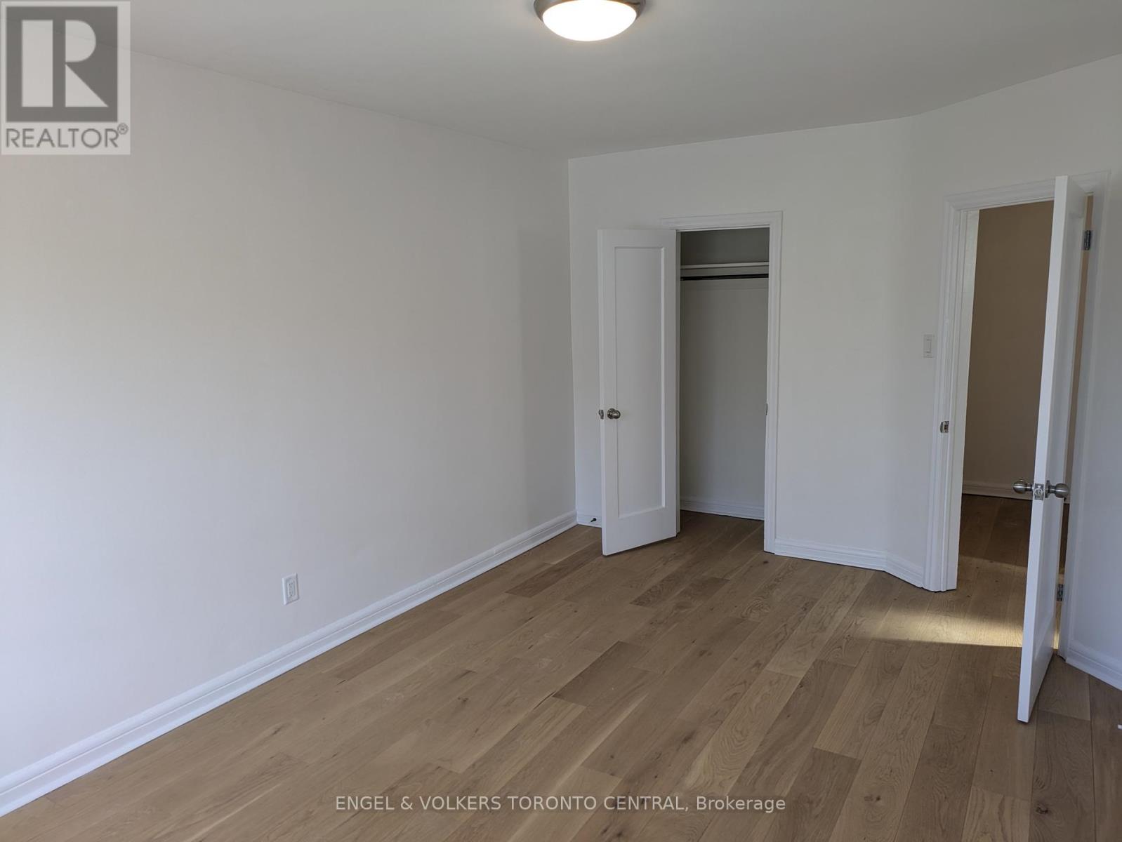 6 - 20 Norris Crescent, Toronto, Ontario  M8V 1S2 - Photo 5 - W12111794