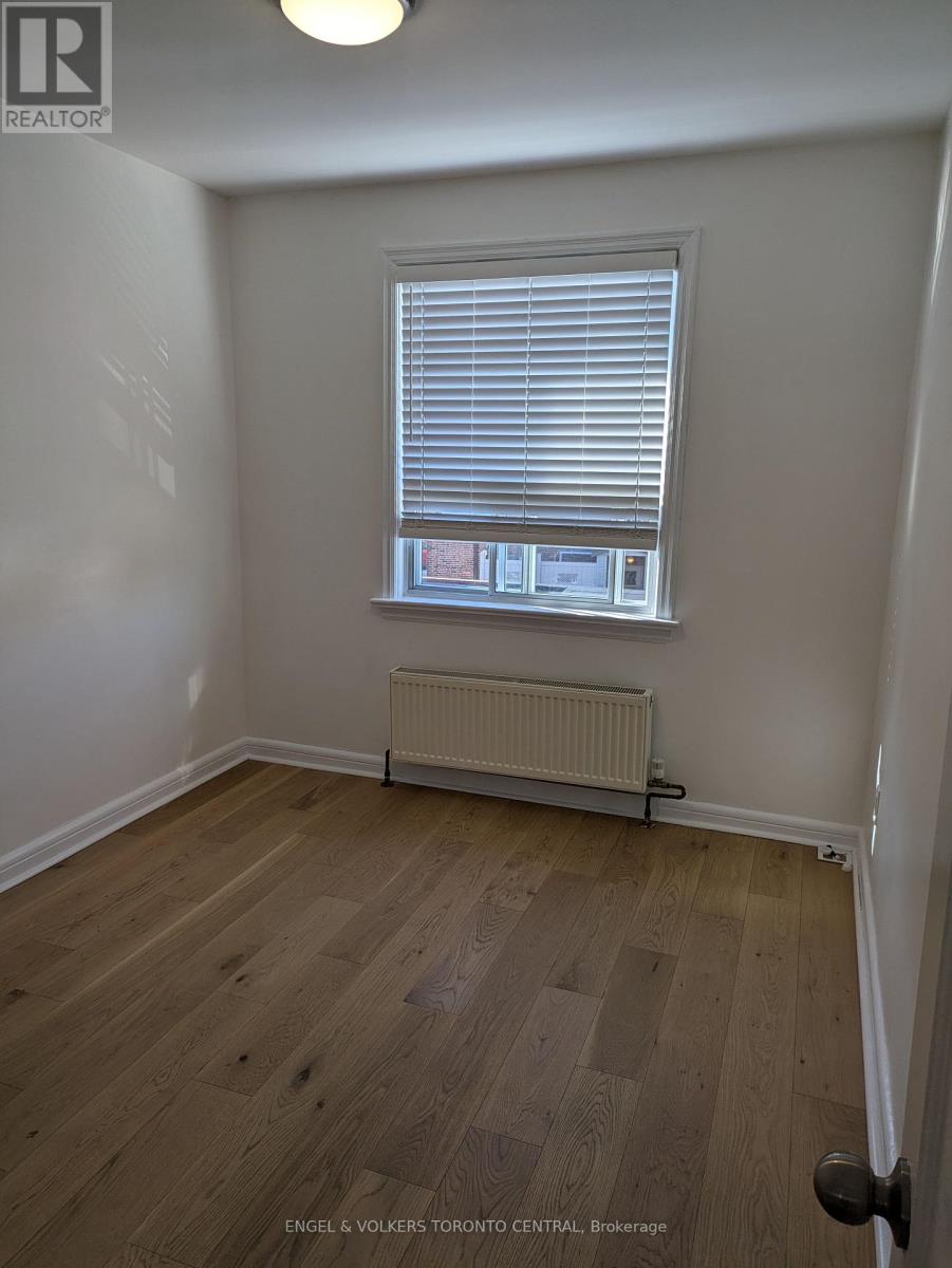 6 - 20 Norris Crescent, Toronto, Ontario  M8V 1S2 - Photo 6 - W12111794