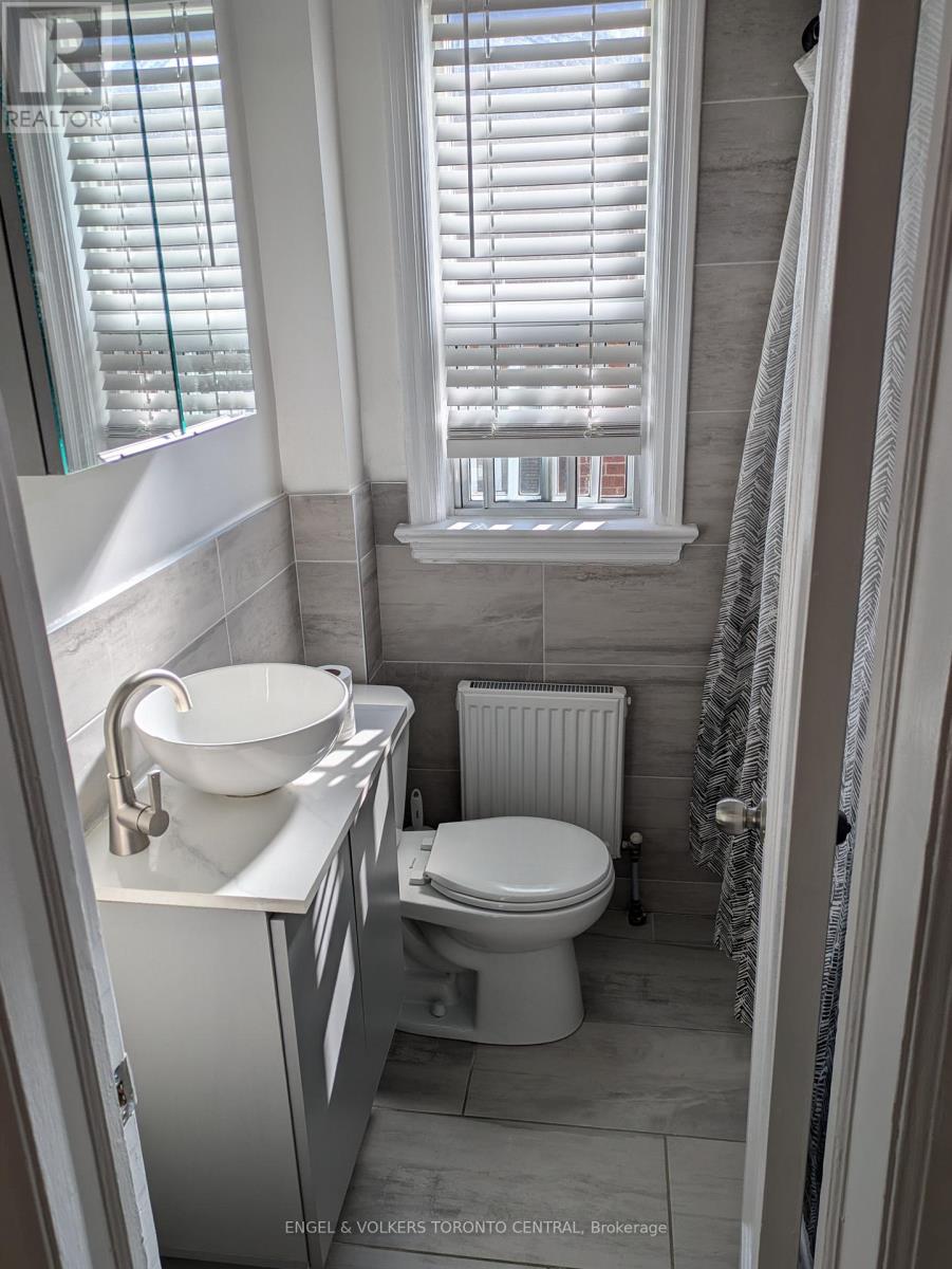 6 - 20 Norris Crescent, Toronto, Ontario  M8V 1S2 - Photo 7 - W12111794