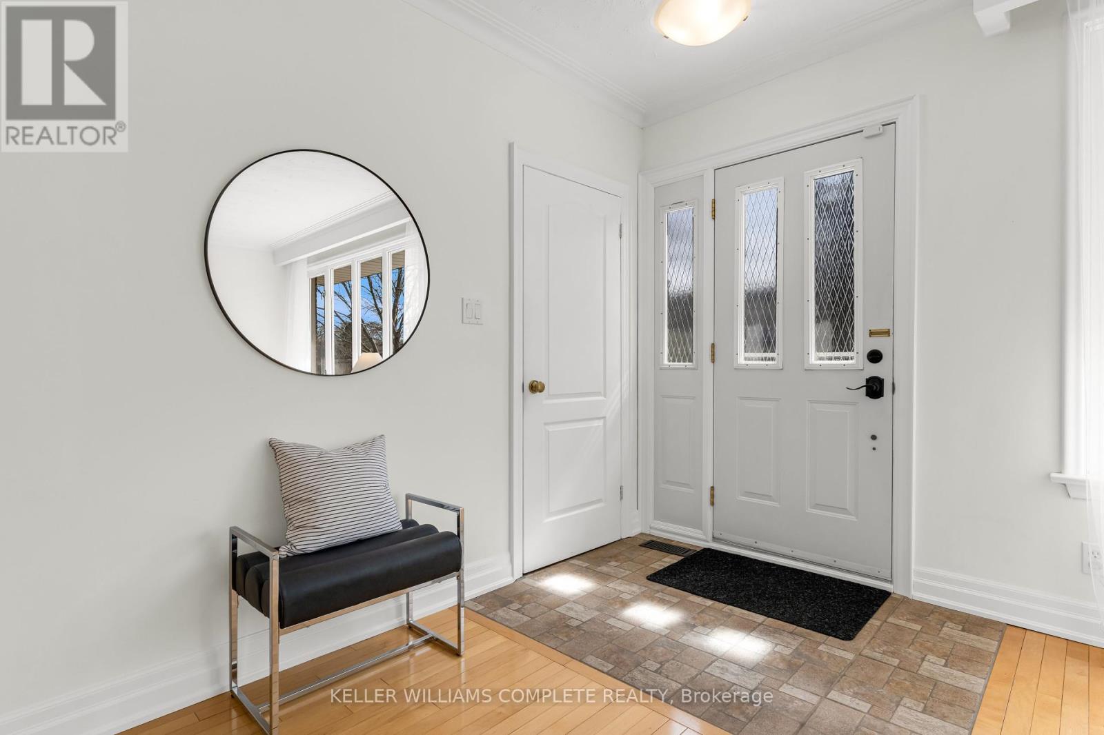 441 Valley Drive, Oakville, Ontario  L6L 4L5 - Photo 2 - W12111808